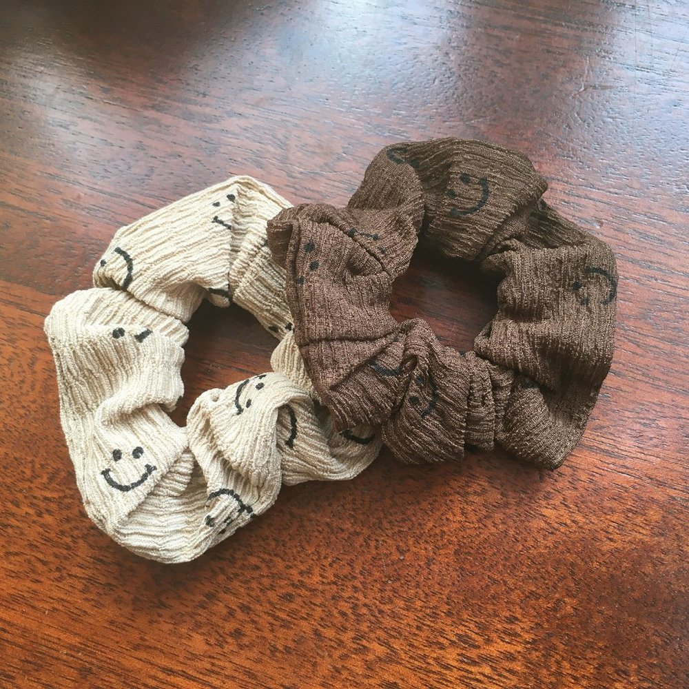 Smiley scrunchies NWOT *free in bundle*